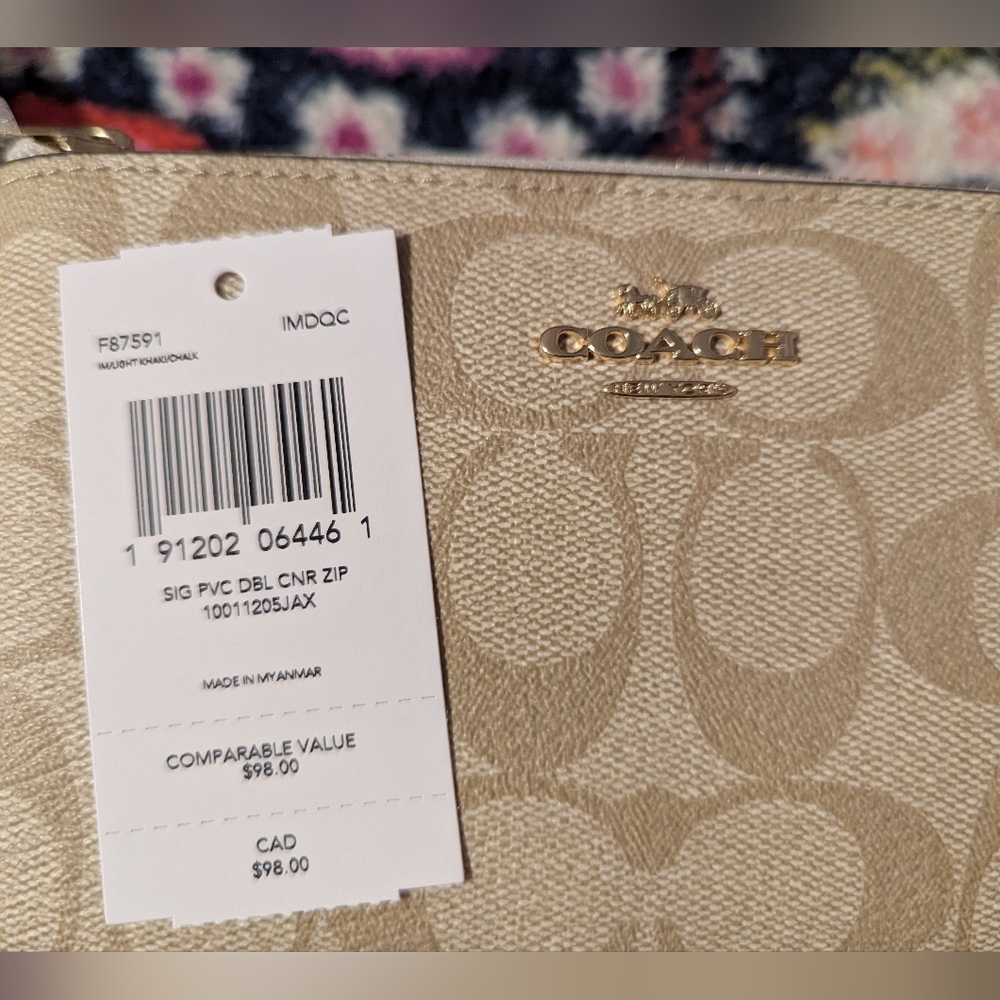 Coach NWT Cream Double Zip Wristlet - Picture 2 of 11